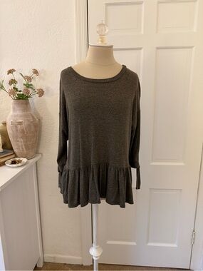 Dry Goods Soprano Green Grey Ruffle-Hem Long Sleeve Tunic
